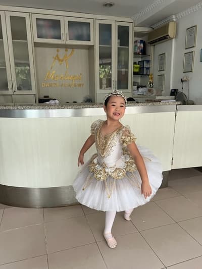 Elline Gozali — Classical dancer, Indonesia