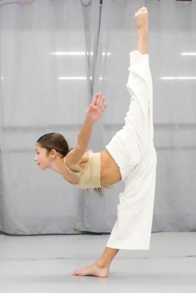 LECOMTE Nell — Classical dancer, France