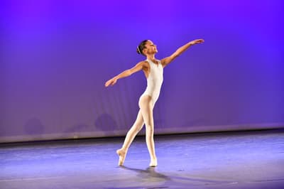 LECOMTE Nell — Classical dancer, France