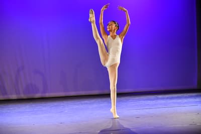 LECOMTE Nell — Classical dancer, France