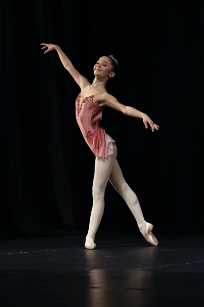 LECOMTE Nell — Classical dancer, France