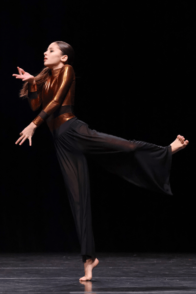LECOMTE Nell — Classical dancer, France