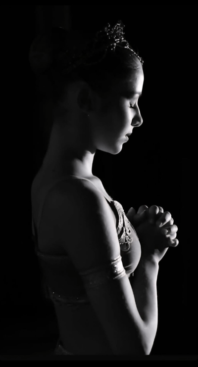 LECOMTE Nell — Classical dancer, France
