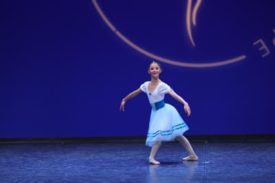 LECOMTE Nell — Classical dancer, France