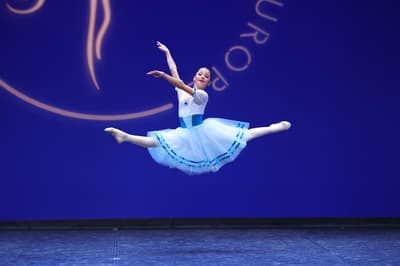 LECOMTE Nell — Classical dancer, France