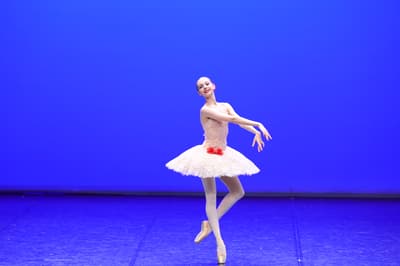 Anouk Nevin — Classical dancer, France