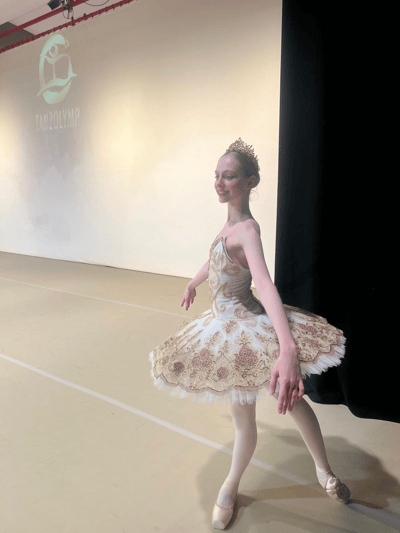 Anouk Nevin — Classical dancer, France