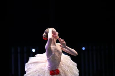 Anouk Nevin — Classical dancer, France