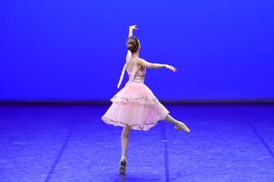 Anouk Nevin — Classical dancer, France