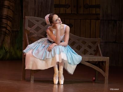 Éléonore Guérineau — Classical dancer, France