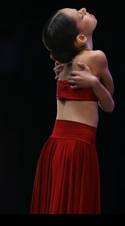 LARA MARIA ALEXANDRA COMANESCU — Classical dancer, Romania