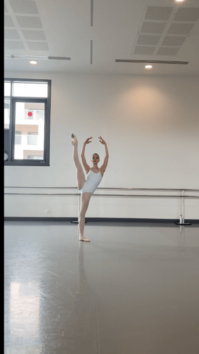 Manon Lahirigoyen — Classical dancer