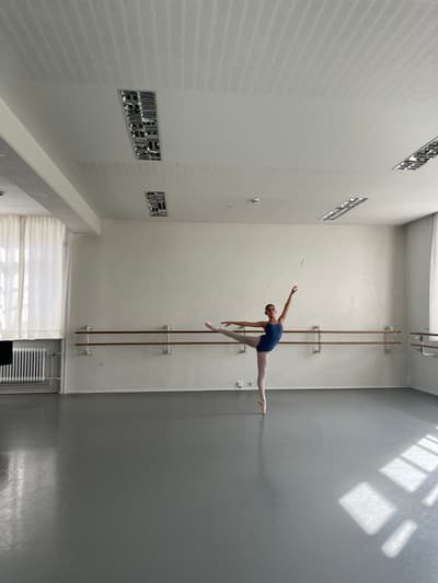 Louise DIVERNET — Classical dancer, France