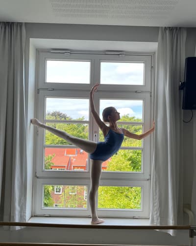 Louise DIVERNET — Classical dancer, France