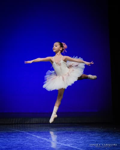 Radiaoui Anna Sofia — Classical dancer