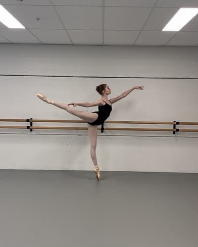 sylvie wilson — Classical dancer, Australia