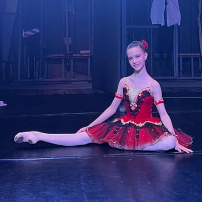 Sara Miruna Ungureanu — dancer, Romania