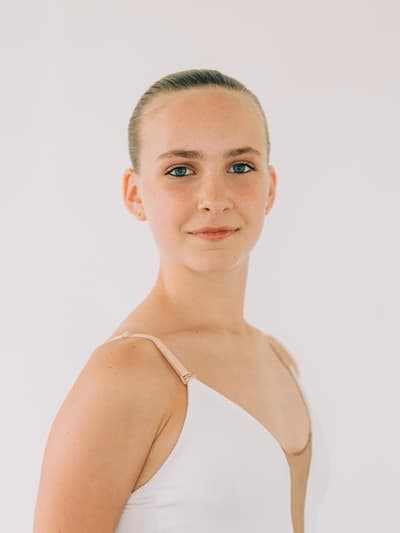 Lou Kamionka-Berjont — Classical dancer, France