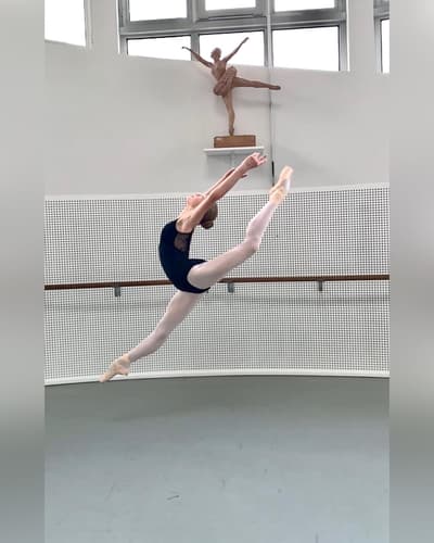 Pauline Warren — Classical dancer, France