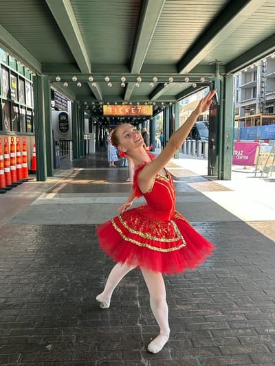 Lisa COLINET — Classical dancer, France