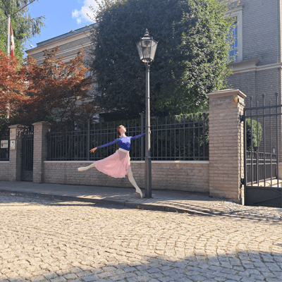 Nina Dukielska — Classical dancer