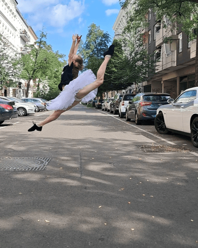 Nina Dukielska — Classical dancer