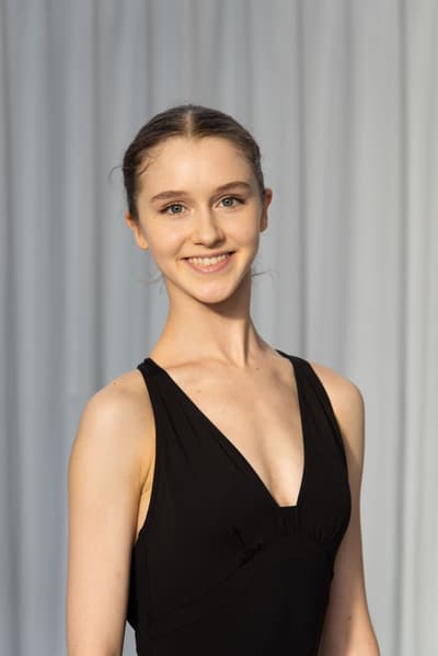 Natalie Vikner — Classical dancer, France
