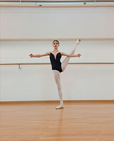 Nicole Pezzolesi — Classical dancer, Italy