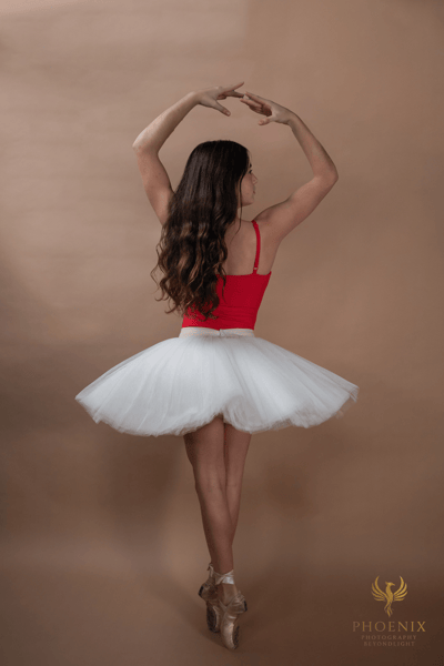 Klaountio Bisyti — Classical dancer