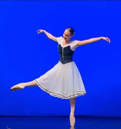 Lisa Malaguti — Classical dancer