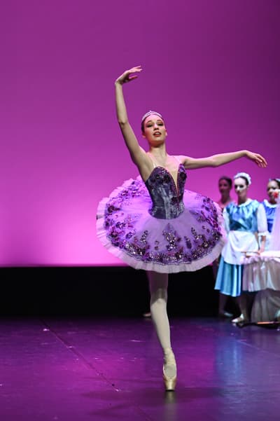 Victoria-Lise Lurati — Classical dancer, France