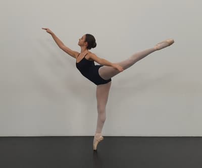 Laura PARIS — dancer, France