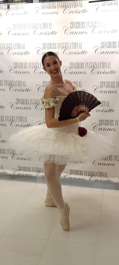 Laura PARIS — dancer, France