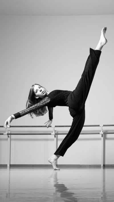 Malou Bouyer — Contemporary dancer, France