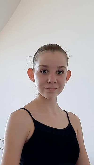 Malou Bouyer — Contemporary dancer, France