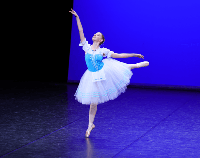Malou Bouyer — Contemporary dancer, France