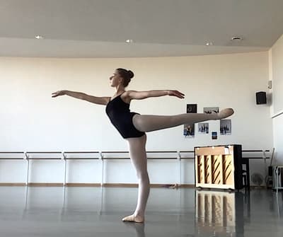 Malou Bouyer — Contemporary dancer, France