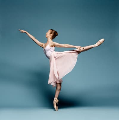 India Shackel — Classical dancer, paris, France