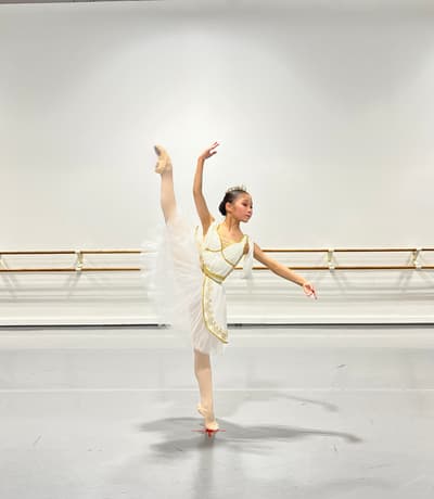 Eva Sutanto — dancer, United States