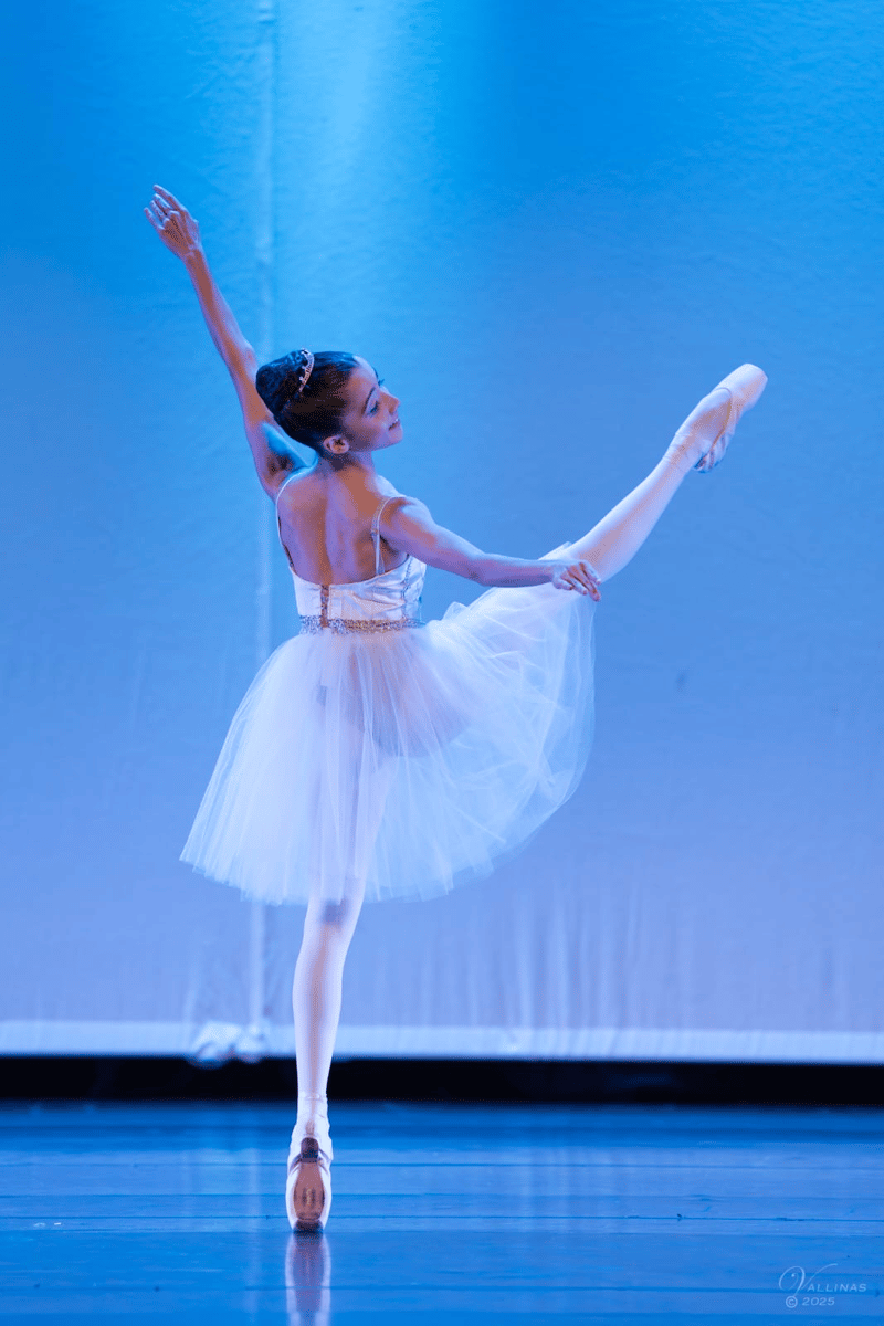 Carolina Santos — Classical dancer