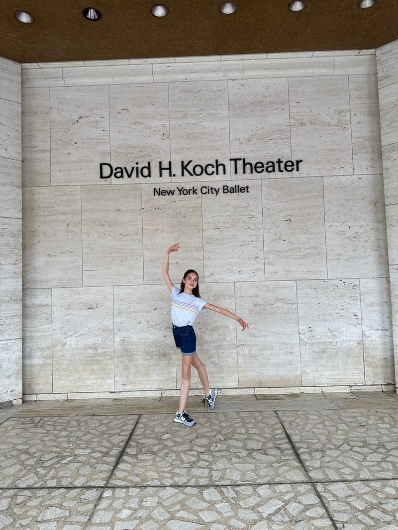 Julia Albos — Classical dancer