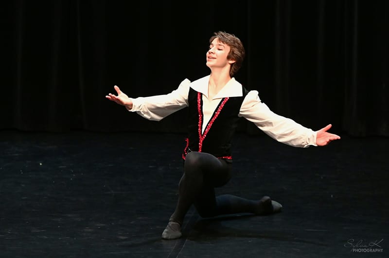 Šimon Mikulášek — Classical dancer