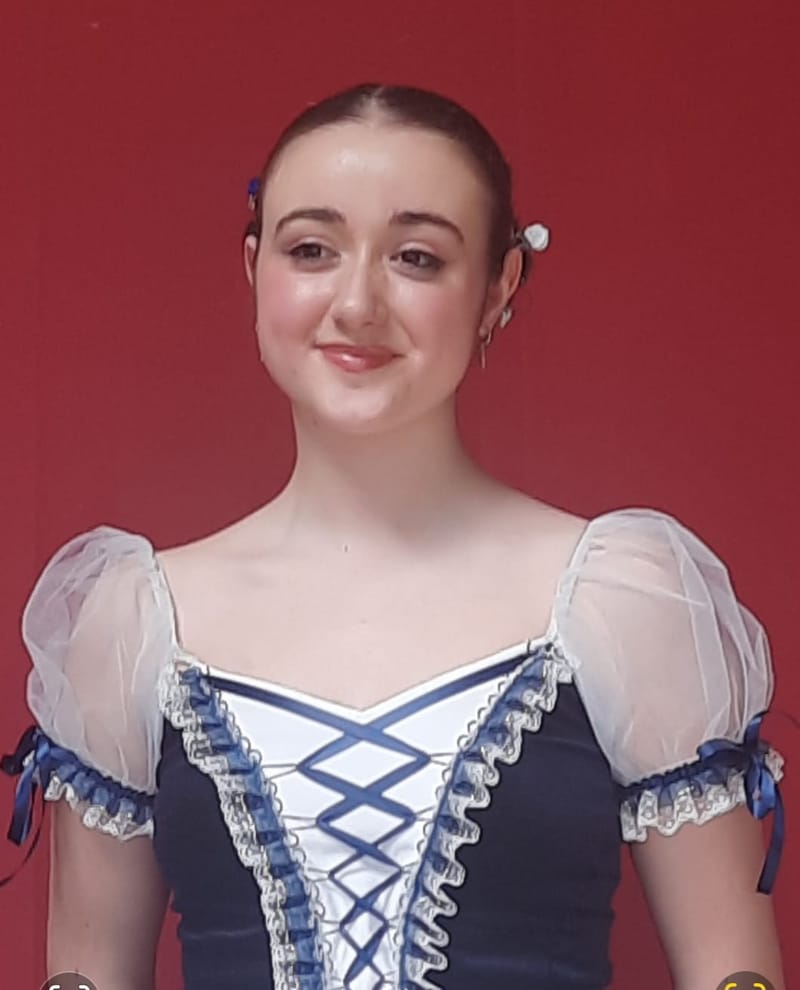 Manon Roux — Neoclassical dancer, France