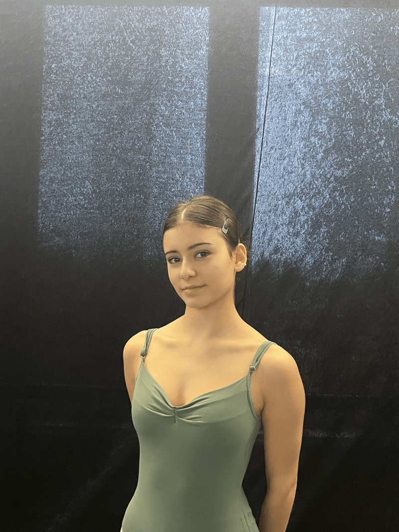 Ela Özcan — dancer