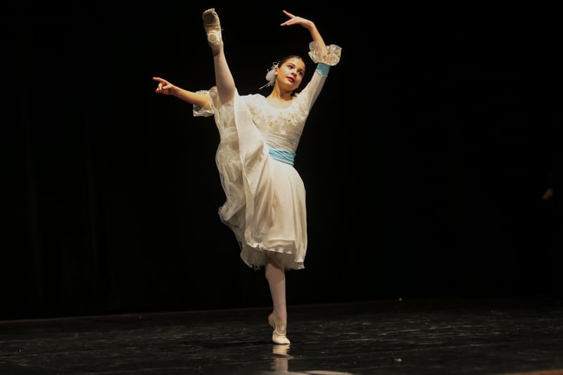 Linda Magnanelli — Classical dancer