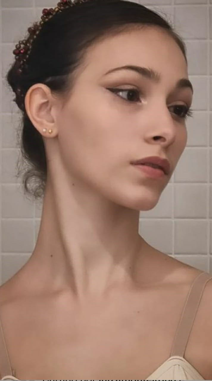 Nina Delfino — Classical dancer, Brazil