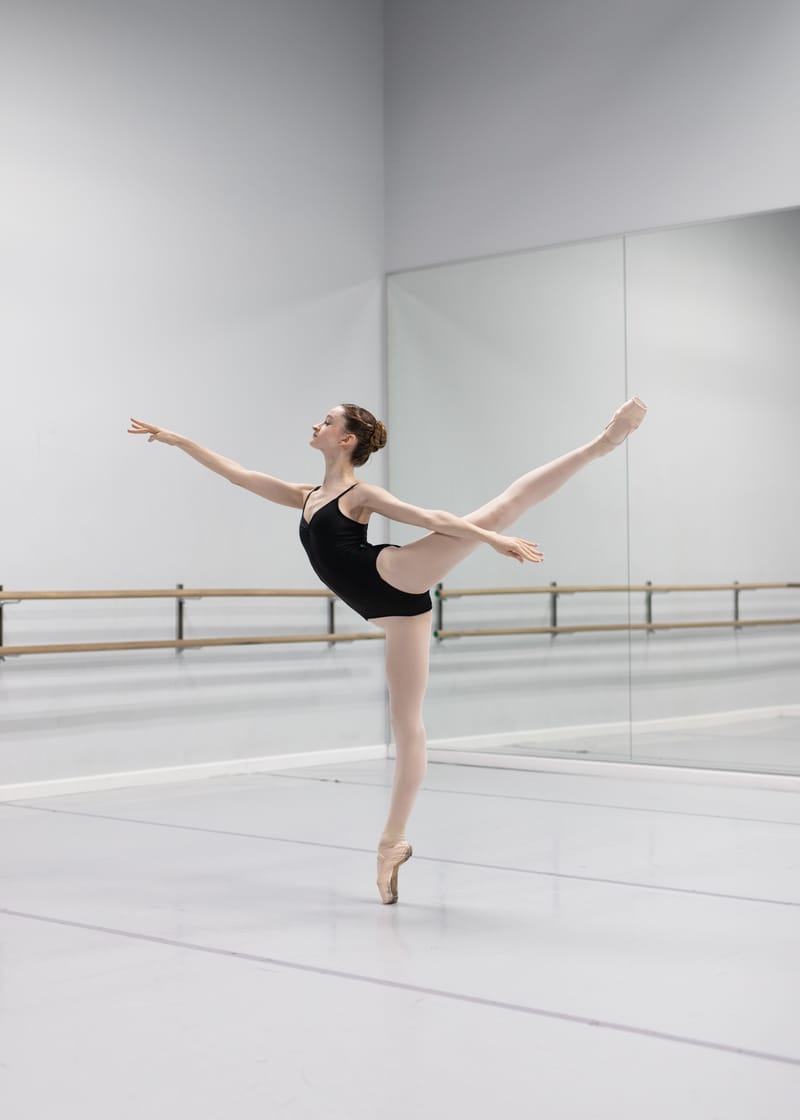 Melanie McIntire — Classical dancer, United States