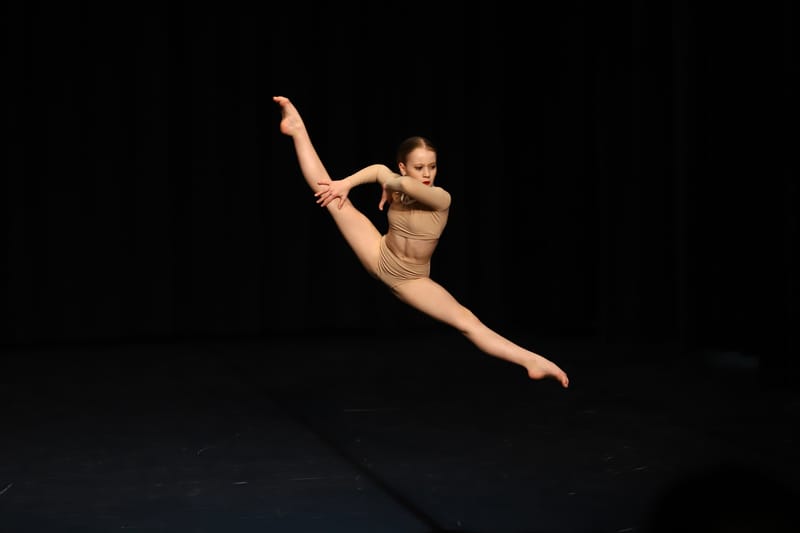 Holly Robinson — Classical dancer, Australia