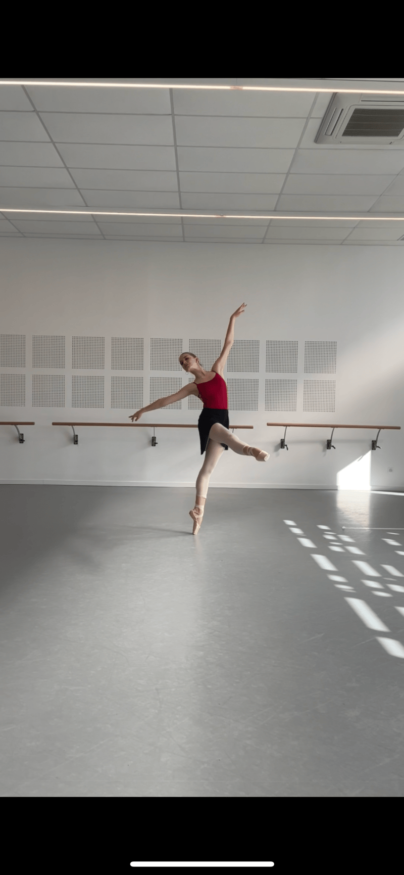 Kijas Leonie — Classical dancer, France