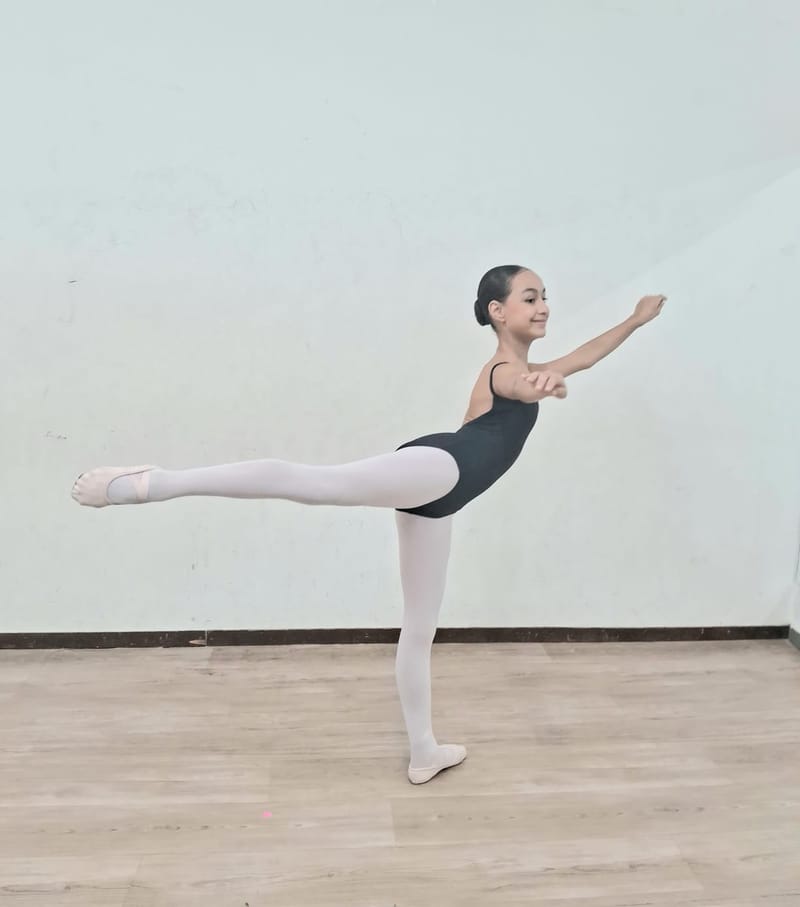 Elis Mielo Cidi — Classical dancer, Brazil